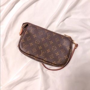 Mini pochette shoulder bag